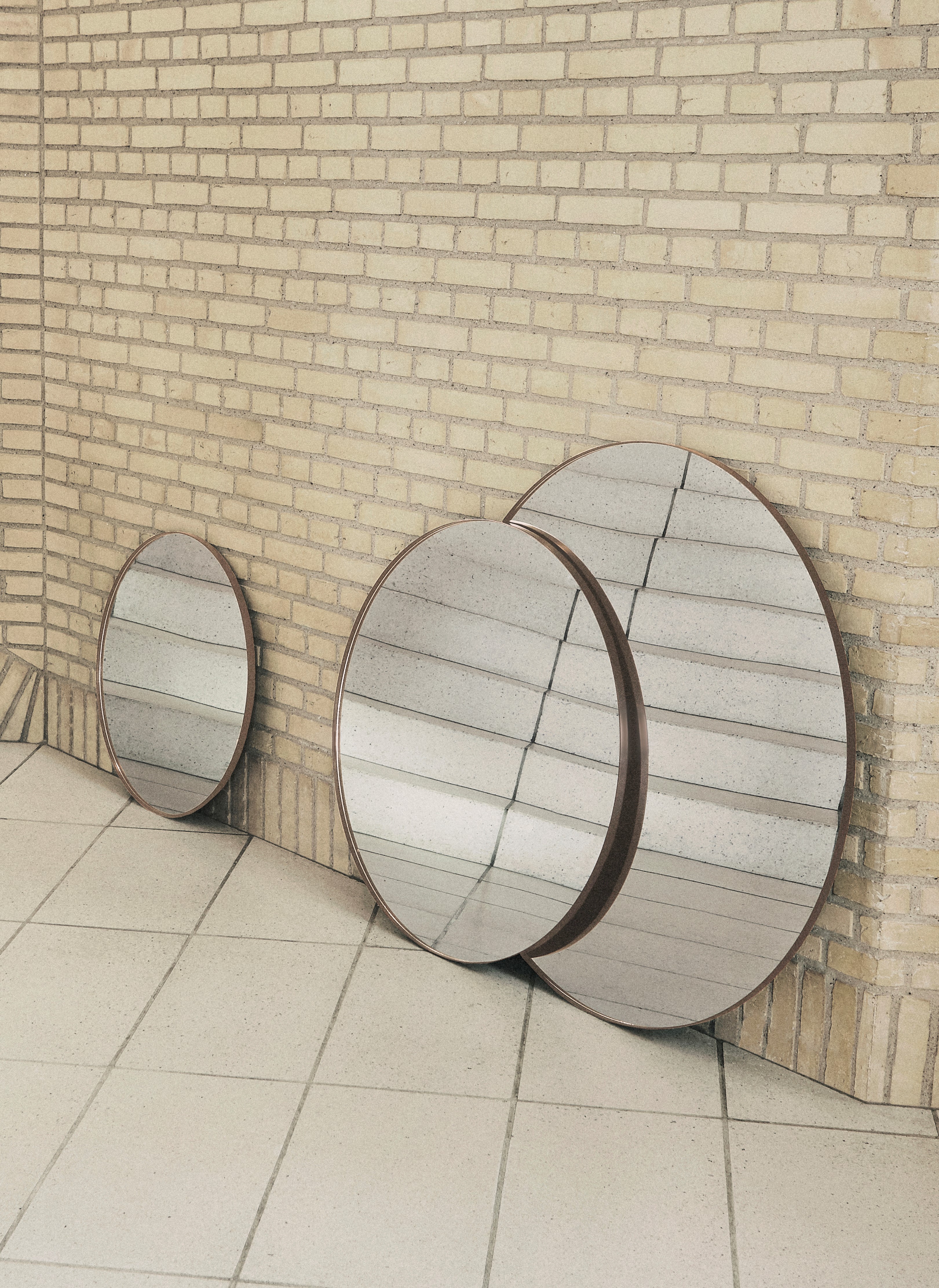 CIRCUM mirror CIRCUM mirror